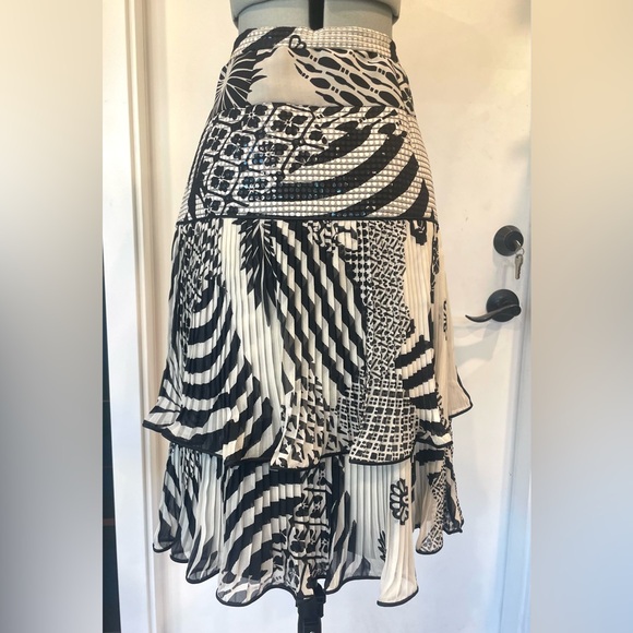 Vintage 2 piece silk skirt &jacket set, intricate quilting, sequins, b/w, szM - Picture 12 of 16